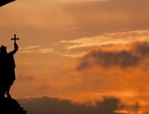 ¿Ateos y agnósticos defendiendo el cristianismo en Occidente? «Intuyen la barbarie que nos amenaza» – Javier Lozano